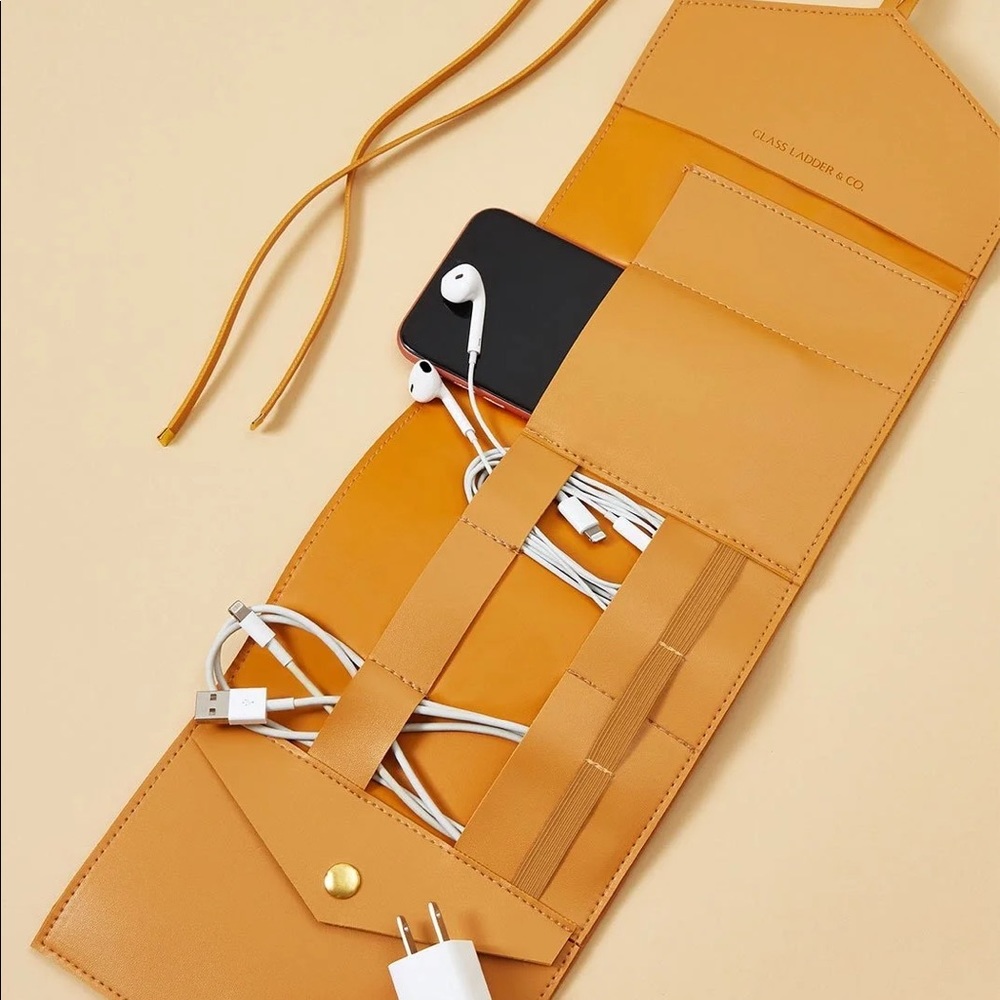 Glass Ladder & Co. Katherine Tech Organizer Roll